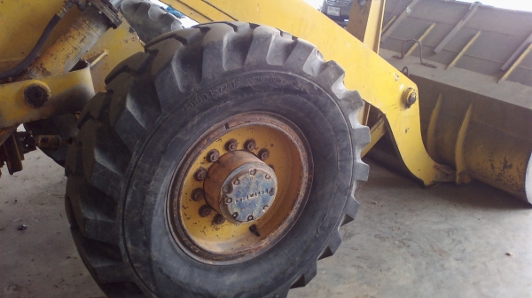 รถตักล้อยางพร้อมใช้งาน รถตักล้อยางพร้อมใช้งาน