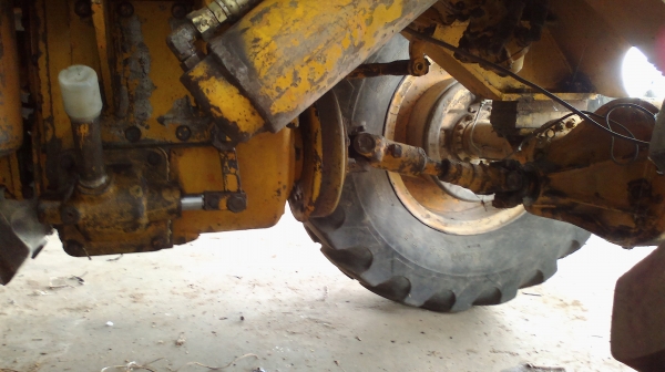 รถตักล้อยางพร้อมใช้งาน รถตักล้อยางพร้อมใช้งาน