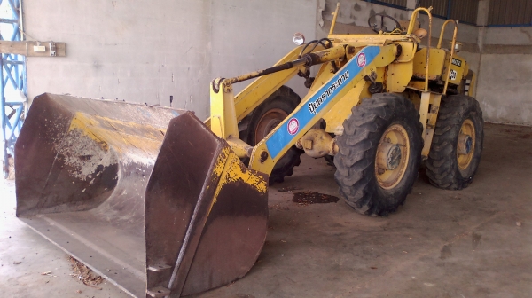 รถตักล้อยางพร้อมใช้งาน รถตักล้อยางพร้อมใช้งาน