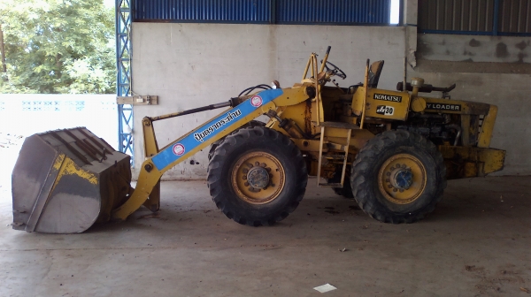 รถตักล้อยางพร้อมใช้งาน รถตักล้อยางพร้อมใช้งาน