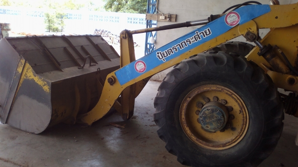 รถตักล้อยางพร้อมใช้งาน รถตักล้อยางพร้อมใช้งาน