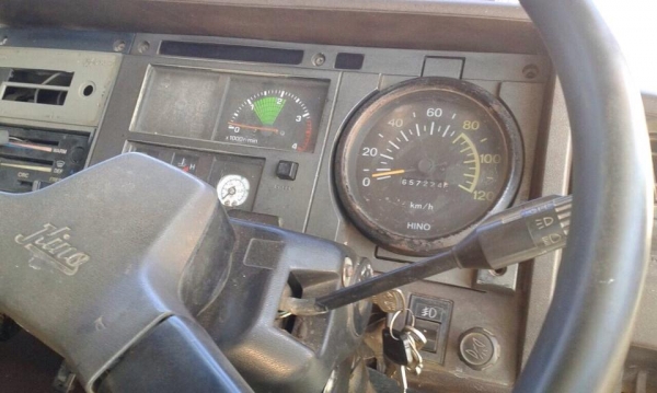 ขาย 850000 เกียสโลว์อินเตอร์ เบรคทิฟฟี่สองเพลาดัมพ์สามมิตร เครื่อง 165 รถอยู่สุราษ