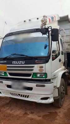 รถอีซูซุ 10 ล้อดั้ม 320 แรงม้า. ปี 50 สนใจติดต่อ 081 - 6079515 รถอีซูซุ 10 ล้อดั้ม 320 แรงม้า. ปี 50 สนใจติดต่อ 081 - 6079515