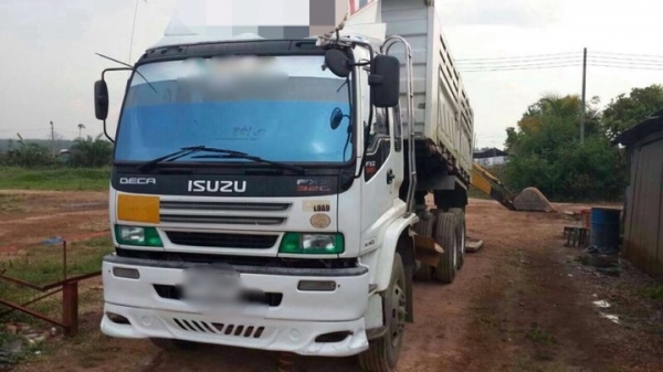 รถอีซูซุ 10 ล้อดั้ม 320 แรงม้า. ปี 50  สนใจติดต่อ 081 - 6079515