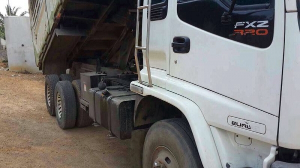 รถอีซูซุ 10 ล้อดั้ม 320 แรงม้า. ปี 50 สนใจติดต่อ 081 - 6079515 รถอีซูซุ 10 ล้อดั้ม 320 แรงม้า. ปี 50 สนใจติดต่อ 081 - 6079515