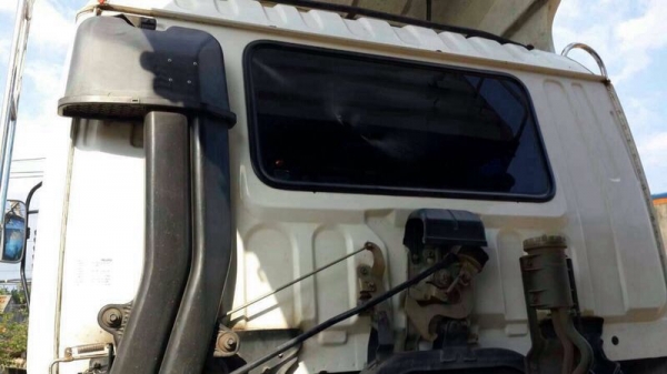 รถอีซูซุ 10 ล้อดั้ม 320 แรงม้า. ปี 50 สนใจติดต่อ 081 - 6079515 รถอีซูซุ 10 ล้อดั้ม 320 แรงม้า. ปี 50 สนใจติดต่อ 081 - 6079515