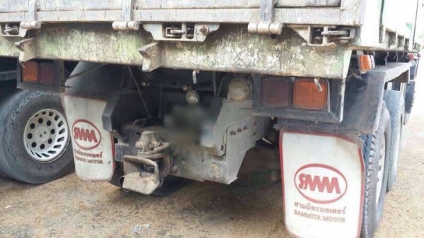 รถอีซูซุ 10 ล้อดั้ม 320 แรงม้า. ปี 50 สนใจติดต่อ 081 - 6079515 รถอีซูซุ 10 ล้อดั้ม 320 แรงม้า. ปี 50 สนใจติดต่อ 081 - 6079515