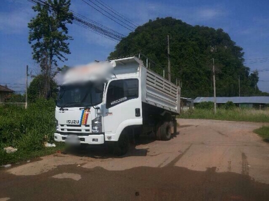 รถอีซูซุ 6 ล้อดั้ม 210 แรงม้า. ปี 56  ( รถวิ่ง 1xx,xxx กม. )   สนใจติดต่อ 081 - 6079515