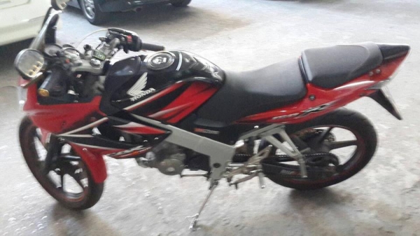 ขาย Honda CBR 150 R ปี 46 ล้อแม็ก เครื่องดีเดิมๆไม่หลวม ขาย Honda CBR 150 R ปี 46 ล้อแม็ก เครื่องดีเดิมๆไม่หลวม