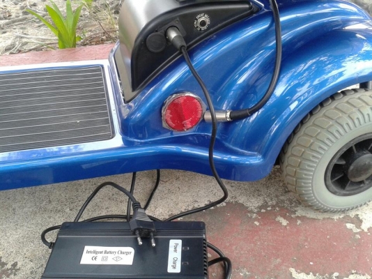 รถไฟฟ้าสี่ล้อ(Four Wheels Electric Scooter) รถไฟฟ้าสี่ล้อ(Four Wheels Electric Scooter)