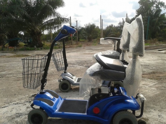 รถไฟฟ้าสี่ล้อ(Four Wheels Electric Scooter) รถไฟฟ้าสี่ล้อ(Four Wheels Electric Scooter)