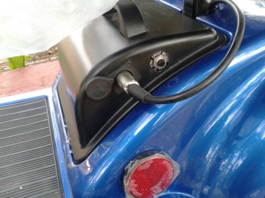 รถไฟฟ้าสี่ล้อ(Four Wheels Electric Scooter)