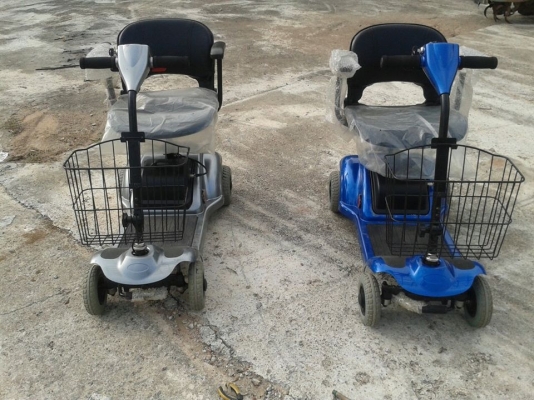 รถไฟฟ้าสี่ล้อ(Four Wheels Electric Scooter) รถไฟฟ้าสี่ล้อ(Four Wheels Electric Scooter)