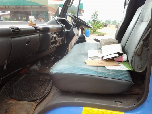 NQR70RY52 ยาว5.5เมตร ปี46 เครื่อง150แรง NQR70RY52 ยาว5.5เมตร ปี46 เครื่อง150แรง