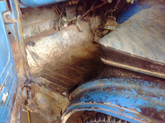 หกล้อ อีซูซุ85ช่วงสั้น ราคา115,000บ ทะเบียนชุดโอนพร้อม ด่วนๆเลยให้ไปทำกำใรครับ