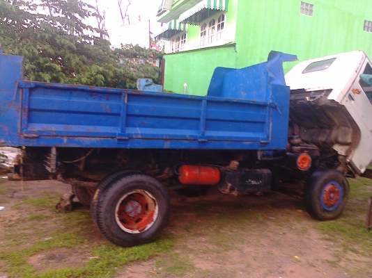 หกล้อดั้ม ISUZU100แรง สภาพใช้งานได้ดีราคา 245000บ ต่อรองครับ