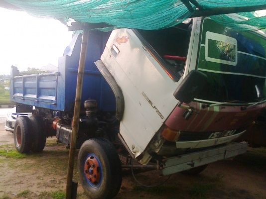 หกล้อดั้ม ISUZU100ฝาดำ สภาพใช้งานได้ดี ทะเบียนพร้อม ภาษีไม่ขาด ราคา 245000บ ต่อรองครับ