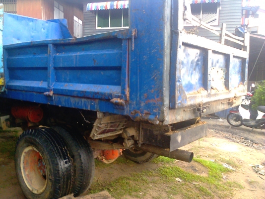 หกล้อดั้ม ISUZU100ฝาดำ สภาพใช้งานได้ดี ทะเบียนพร้อม ภาษีไม่ขาด ราคา 245000บ ต่อรองครับ