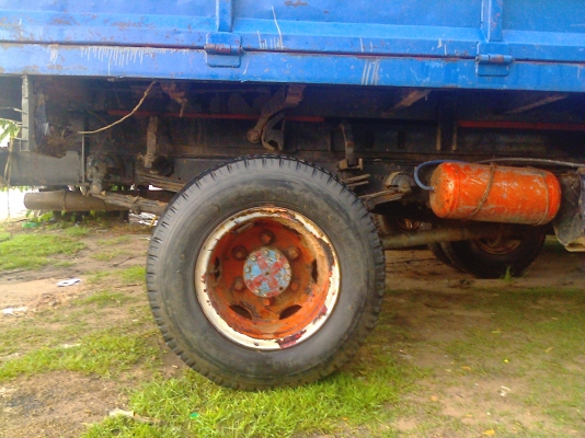 หกล้อดั้ม ISUZU100ฝาดำ สภาพใช้งานได้ดี ทะเบียนพร้อม ภาษีไม่ขาด ราคา 245000บ ต่อรองครับ