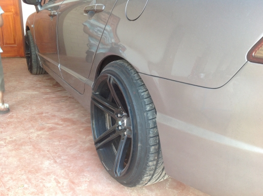 ขายแม็ก18นิ้วพร้อมยาง หน้า9.5 หลัง 10.5คับ. หล่อแบบล้นๆคับ