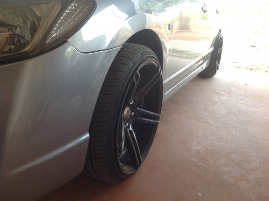 ขายแม็ก18นิ้วพร้อมยาง หน้า9.5 หลัง 10.5คับ. หล่อแบบล้นๆคับ