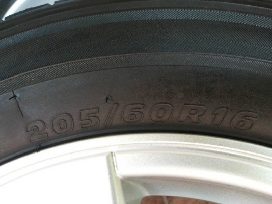 ยาง 205/60/16 ปี 12 สภาพป้ายแดง95\%