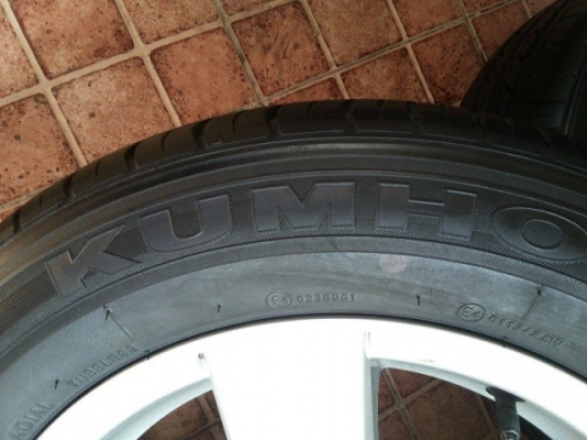 ยาง 205/60/16 ปี 12 สภาพป้ายแดง95\%