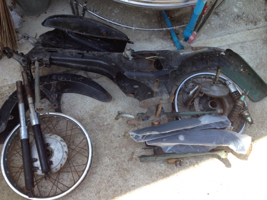 ขายเรือนไมล์ 2 ตัว + โลโก้ suzuki k125