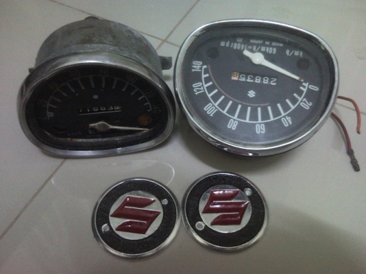 ขายเรือนไมล์ 2 ตัว + โลโก้ suzuki k125