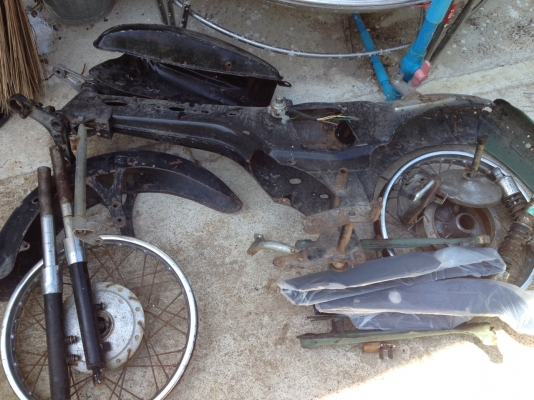 ขายเรือนไมล์ 2 ตัว + โลโก้ suzuki k125