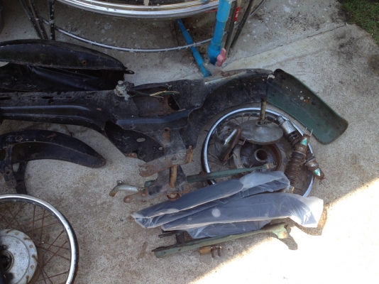 ขายเรือนไมล์ 2 ตัว + โลโก้ suzuki k125