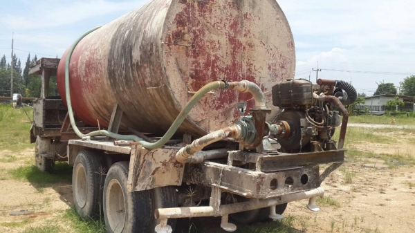 ขายรถบรรทุกน้ำสิบล้อไม่มีทะเบียน180,000บาท