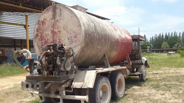 ขายรถบรรทุกน้ำสิบล้อไม่มีทะเบียน180,000บาท