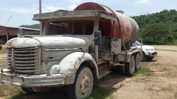 ขายรถบรรทุกน้ำสิบล้อไม่มีทะเบียน180,000บาท