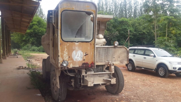 ขายรถสิบล้อบรรทุกดั๊ม10ล้อใช้งานในเหมืองราคา200,000บาท