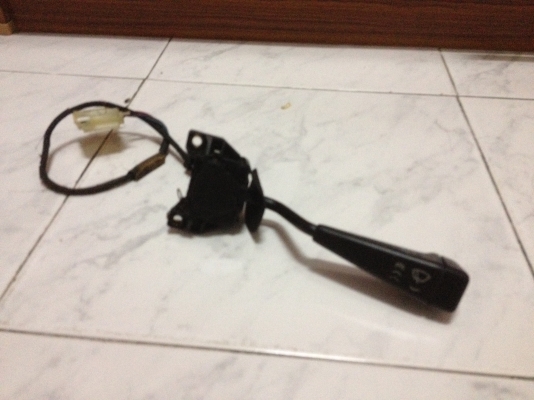 ขายอะไหล่BMW e30แท้ 1ก้านปัดน้ำฝน ราคา600บาท 2ก้านไฟเลี้ยว พร้อม รีเรย์ราคา900บาท โทร0924462525โส กทม