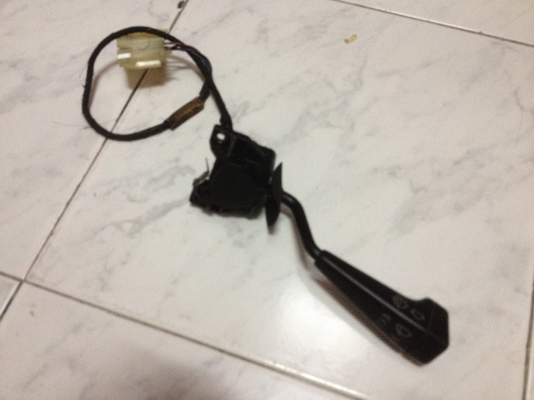 ขายอะไหล่BMW e30แท้ 1ก้านปัดน้ำฝน ราคา600บาท 2ก้านไฟเลี้ยว พร้อม รีเรย์ราคา900บาท โทร0924462525โส กทม