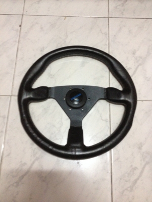 ขายพวงมาลัย PERSONAL แท้ made in italy สภาพดีหนังดำ ขนาด13.5 ราคา1500บาท โทร0924462525โส กทม