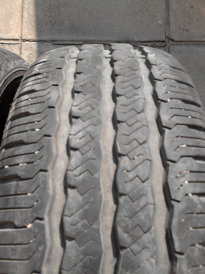 ขอบ 13     195/50R13 Vee Rubber  มี 3 เส้น  ติดต่อ.081-427-3941