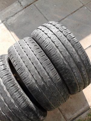 ขอบ 13     195/50R13 Vee Rubber  มี 3 เส้น  ติดต่อ.081-427-3941