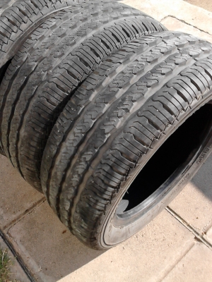 ขอบ 13     195/50R13 Vee Rubber  มี 3 เส้น  ติดต่อ.081-427-3941