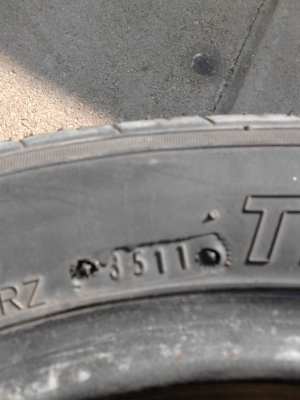 ขอบ 13     195/50R13 Vee Rubber  มี 3 เส้น  ติดต่อ.081-427-3941