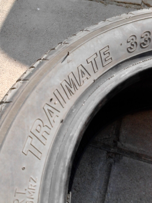 ขอบ 13     195/50R13 Vee Rubber  มี 3 เส้น  ติดต่อ.081-427-3941