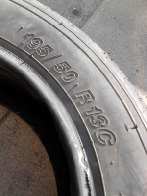 ขอบ 13     195/50R13 Vee Rubber  มี 3 เส้น  ติดต่อ.081-427-3941