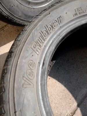 ขอบ 13     195/50R13 Vee Rubber  มี 3 เส้น  ติดต่อ.081-427-3941