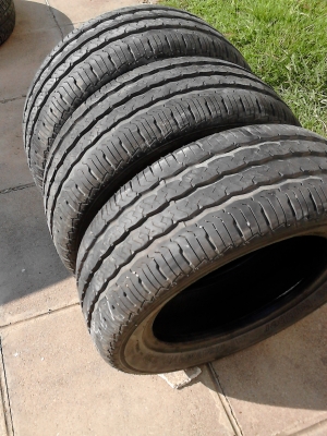 ขอบ 13     195/50R13 Vee Rubber  มี 3 เส้น  ติดต่อ.081-427-3941