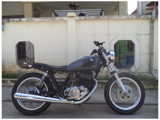 Yamaha SR400 ขายถูกๆ------------- 49,000 บาท Yamaha SR400 ขายถูกๆ------------- 49,000 บาท