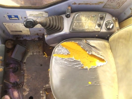 รถแบคโฮ Pc75 UU-3 รถแบคโฮ Pc75 UU-3