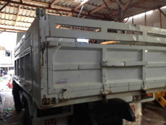 รถอีซูซุ 6 ล้อดั้ม 240 แรงม้า. ปี 56  ( รถวิ่ง 6,xxx กม. )  , ( มีขาย 2 คัน. )  สนใจติดต่อ 081 - 6079515