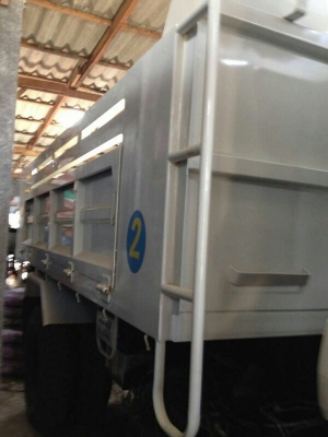 รถอีซูซุ 6 ล้อดั้ม 240 แรงม้า. ปี 56  ( รถวิ่ง 6,xxx กม. )  , ( มีขาย 2 คัน. )  สนใจติดต่อ 081 - 6079515